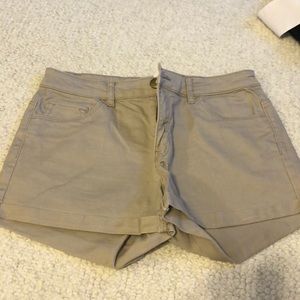 H&M Women’s Khaki Shorts Regular Fit